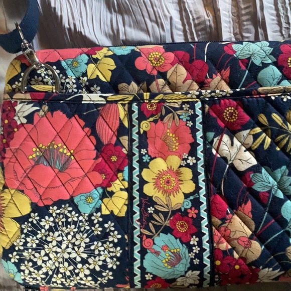Vera Bradley IPad/tablet/small computer case - Picture 2 of 11